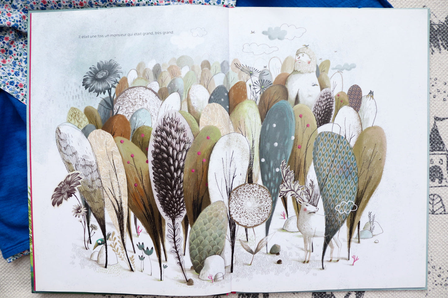 Le grand papa et sa toute petite fille