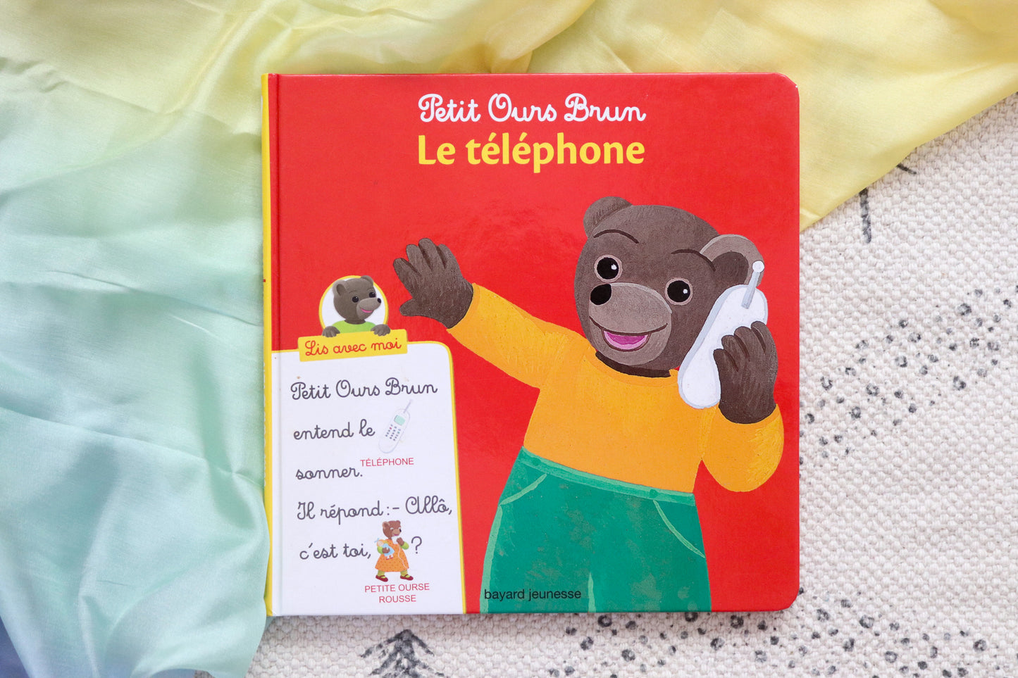 Petit Ours Brun Le téléphone